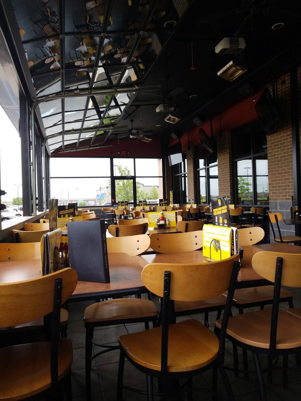 Buffalo Wild Wings | restaurant | 1600 E Summit St, Crown Point, IN 46307, USA | 2196639453 OR +1 219-663-9453