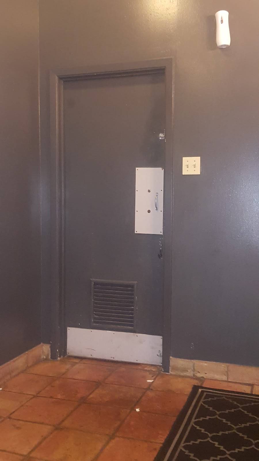 Fredericks Restaurant | restaurant | 7701 Broadway St # 20, San Antonio, TX 78209, USA | 2108289050 OR +1 210-828-9050