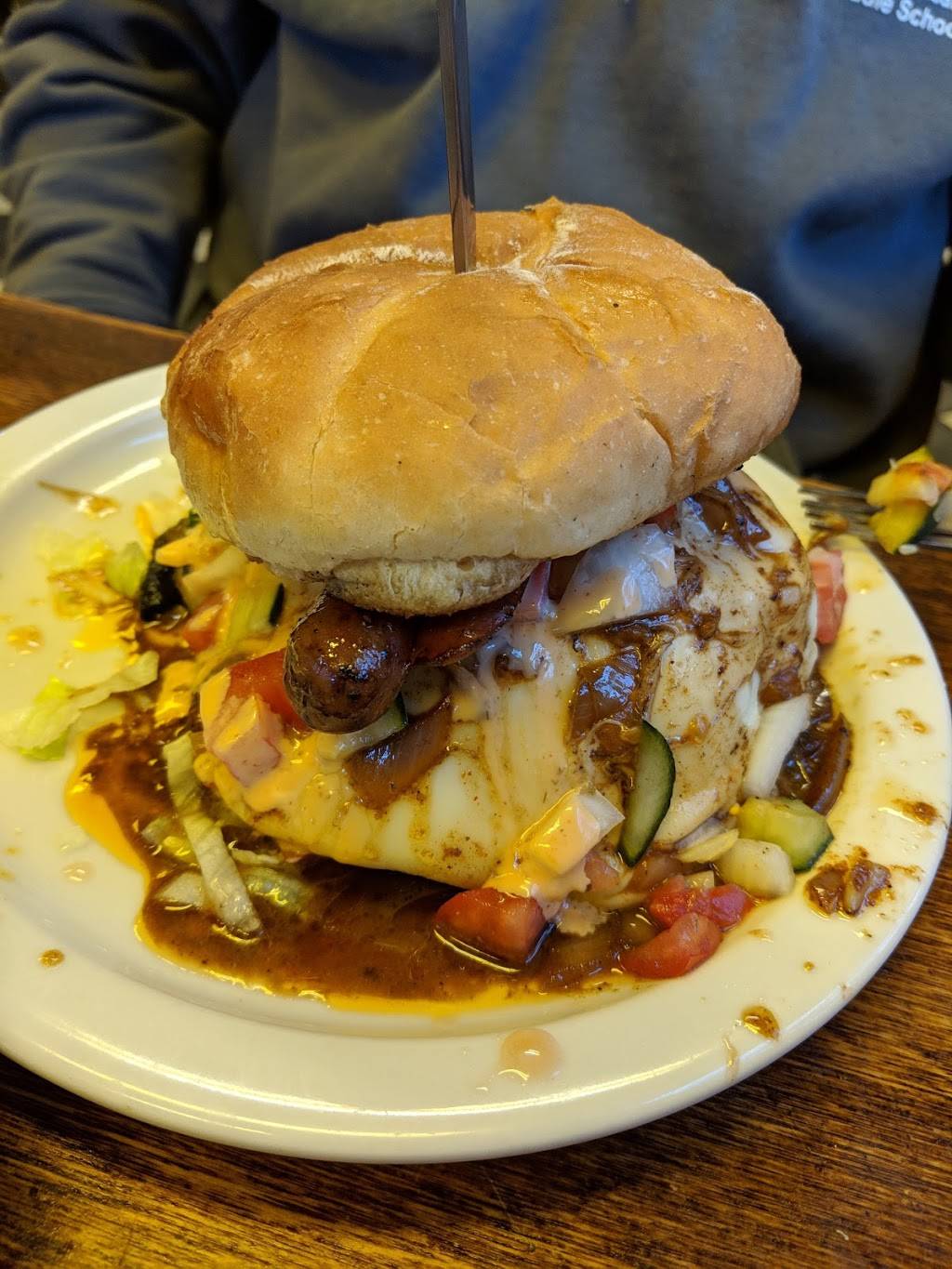 Daves Gourmet Burgers and More | restaurant | 16 Edison Ave, Schenectady, NY 12305, United States | 5182803900 OR +1 518-280-3900