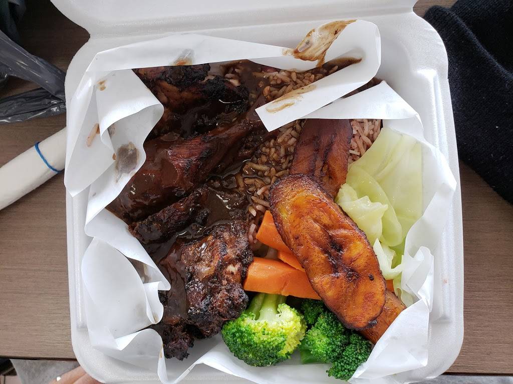 Chris Jerk | restaurant | 2570 Birchmount Rd, Scarborough, ON M1T 2M5, Canada | 4162975375 OR +1 416-297-5375