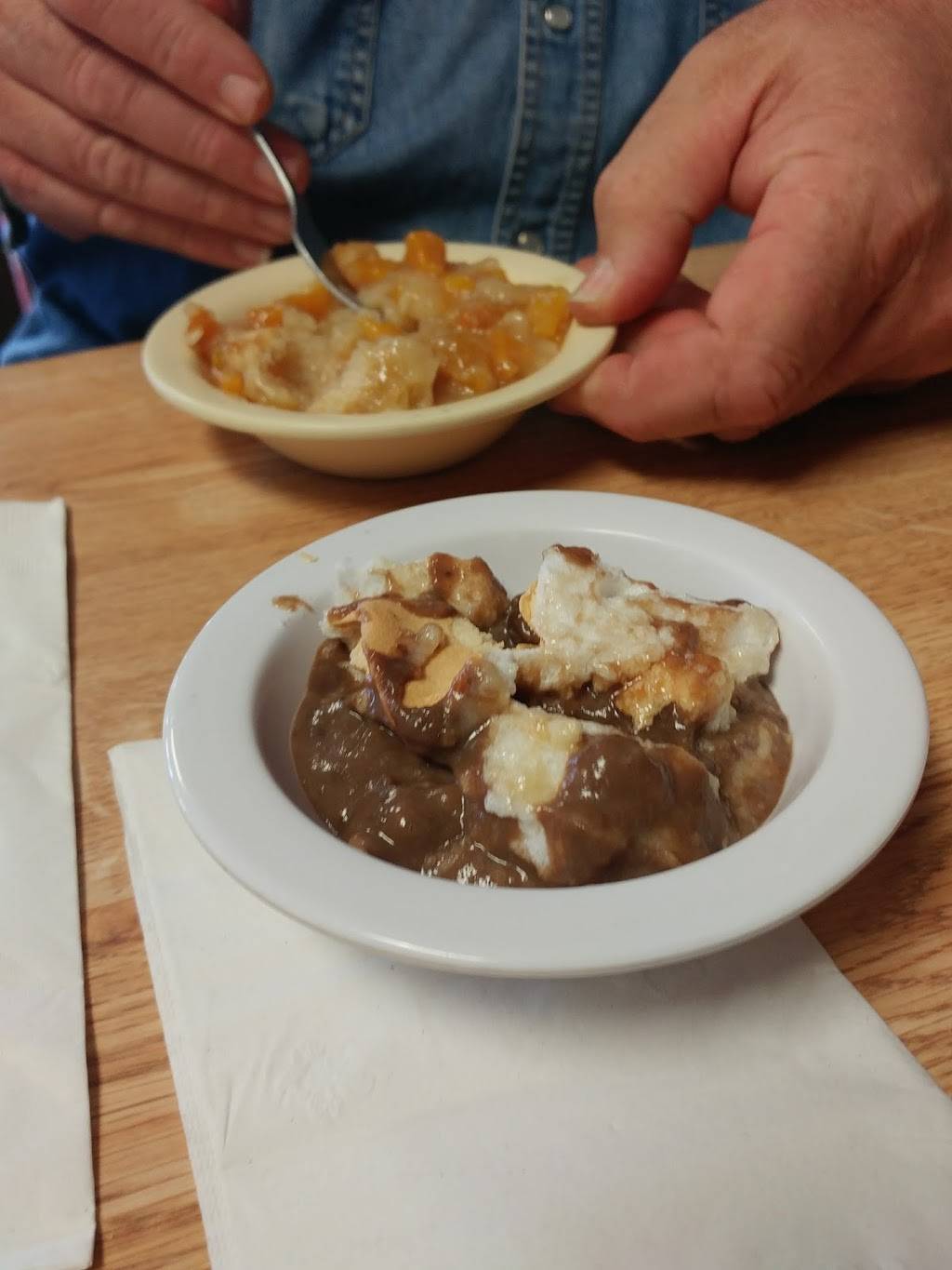 Ann & Daves Kitchen | restaurant | 2613 E Wood St, Paris, TN 38242, USA | 7316411334 OR +1 731-641-1334