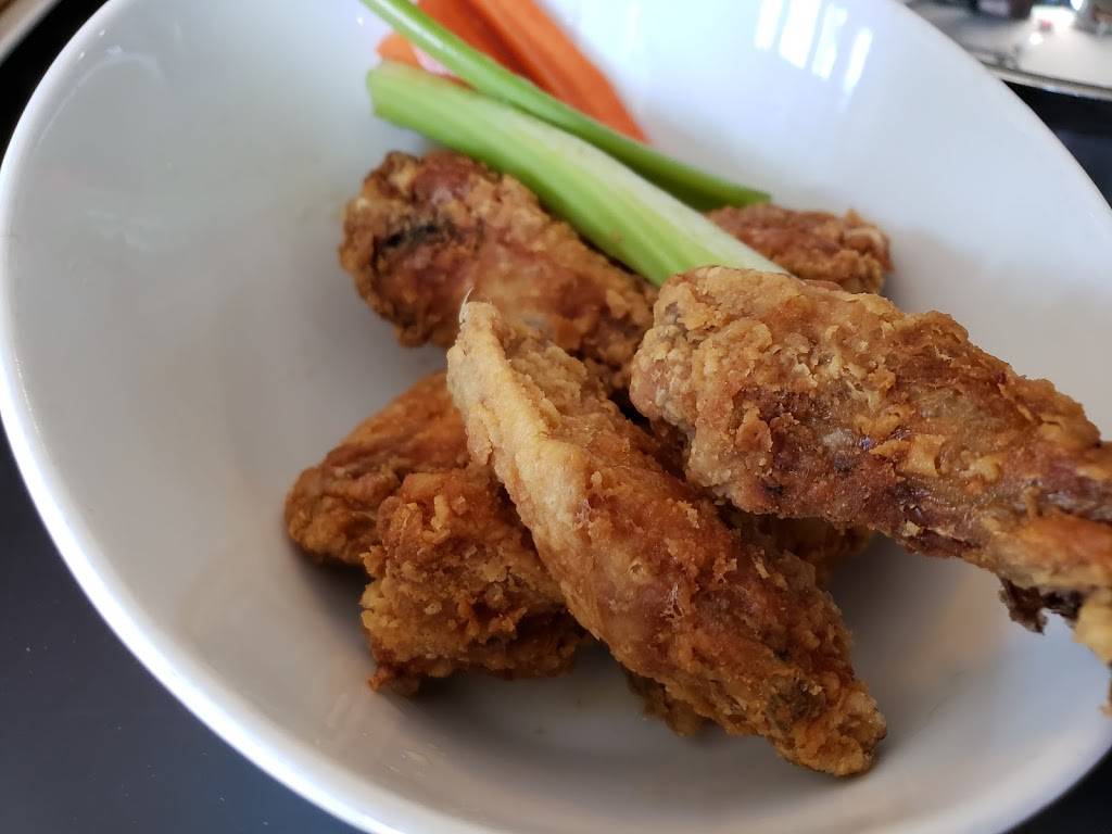 Malones Pint House | restaurant | 118 Bradford St, Barrie, ON L4N 3B1, Canada | 7057399070 OR +1 705-739-9070