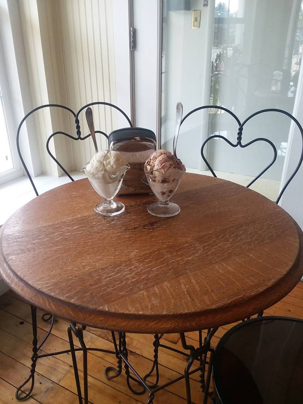 Main Street Ice Cream Shoppe and Old Fashion Soda Fountain | restaurant | 1002 4th Ave, Lake Odessa, MI 48849, USA | 6165375100 OR +1 616-537-5100