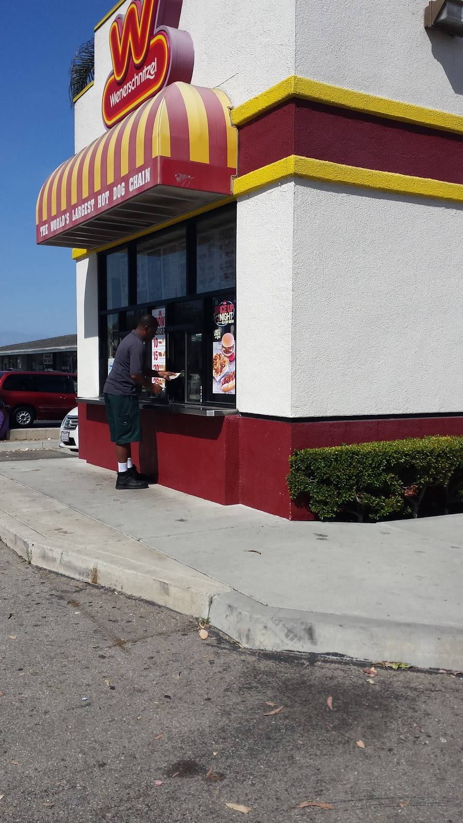 Wienerschnitzel | restaurant | 2830 S Ventura Rd, Oxnard, CA 93033, USA | 8052470442 OR +1 805-247-0442