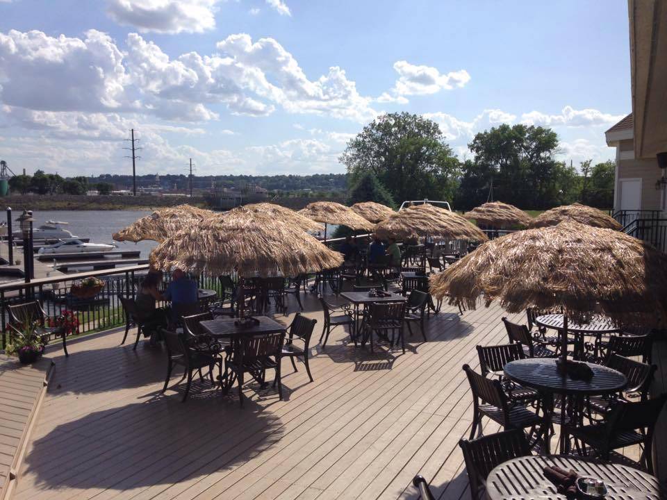 Catfish Charlies | restaurant | 1630 E 16th St, Dubuque, IA 52001, USA | 5635828600 OR +1 563-582-8600