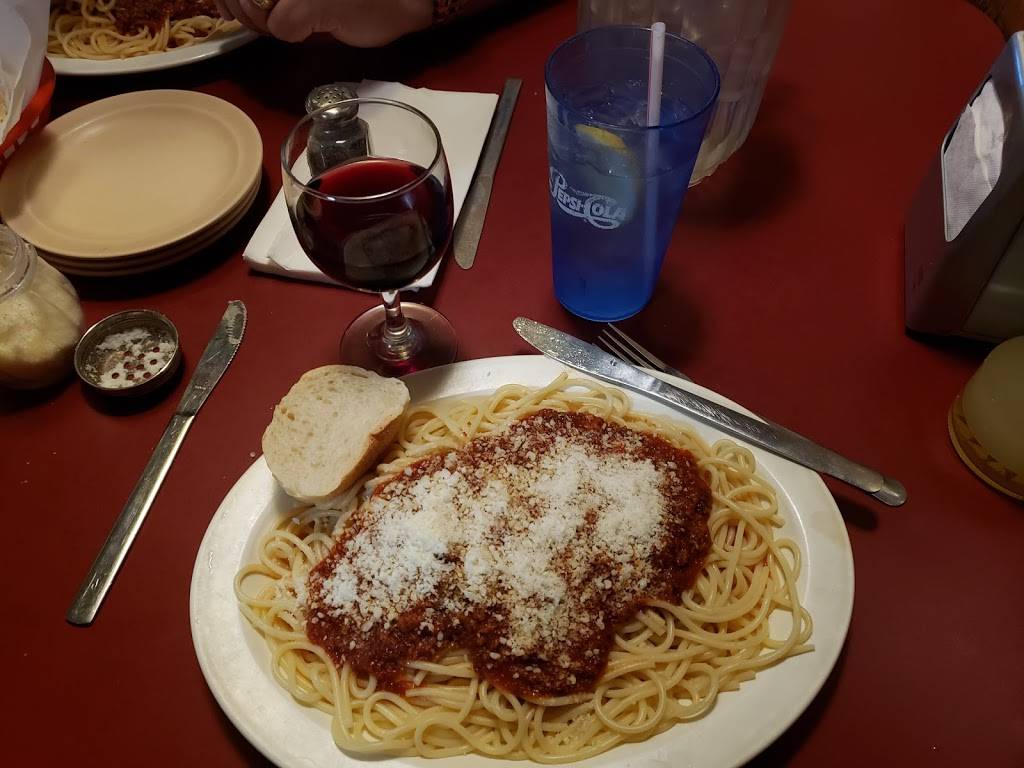 Agatuccis Restaurant | restaurant | 2607 N University St, Peoria, IL 61604, USA | 3096888200 OR +1 309-688-8200