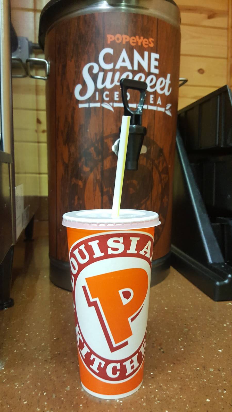 Popeyes Louisiana Kitchen | restaurant | 18592 E 9 Mile Rd, Eastpointe, MI 48021, USA | 5865101040 OR +1 586-510-1040