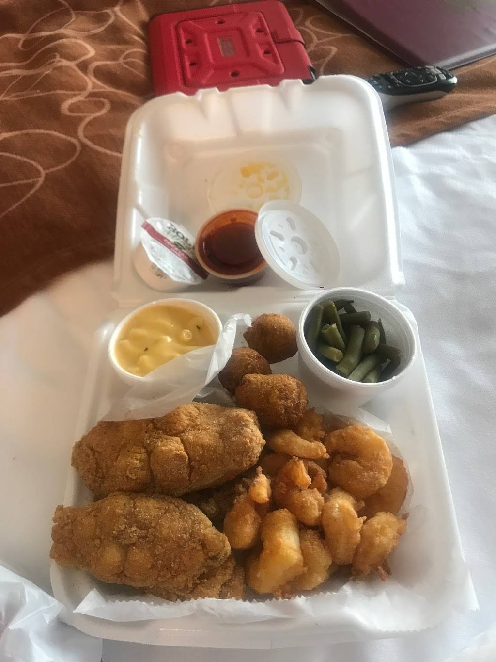 Sharks Fish & Chicken | restaurant | 901 N Washington St, Forrest City, AR 72335, USA | 8706308110 OR +1 870-630-8110