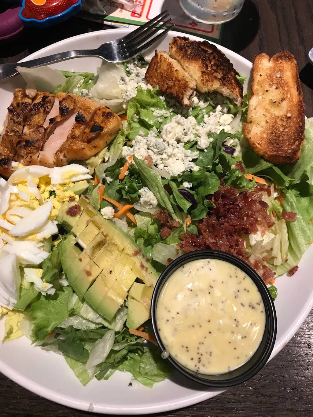 Red Robin Gourmet Burgers and Brews | restaurant | 6419 W Newberry Rd, Gainesville, FL 32605, USA | 3523322861 OR +1 352-332-2861