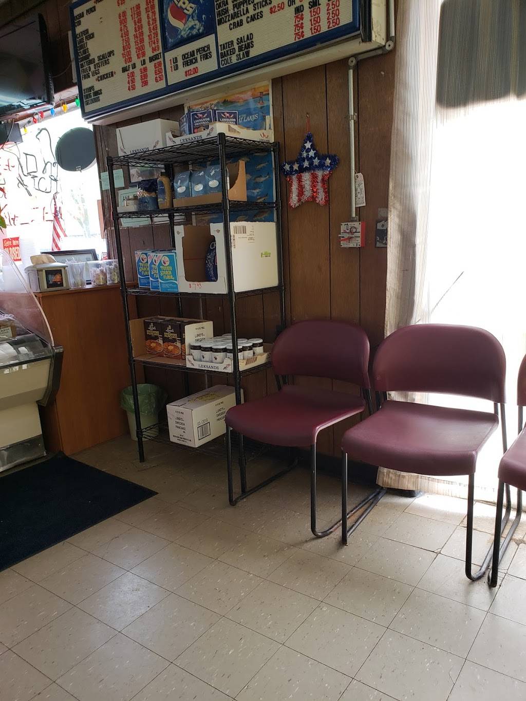 Sanitary Seafoods | restaurant | 2468 Plainfield Ave NE, Grand Rapids, MI 49505, USA | 6163638419 OR +1 616-363-8419