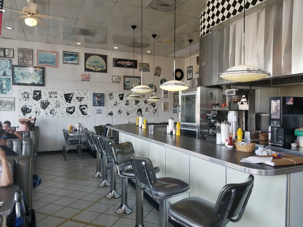 Chubbys Diner | restaurant | 427 Roseville Square, Roseville, CA 95678, USA | 9167735622 OR +1 916-773-5622