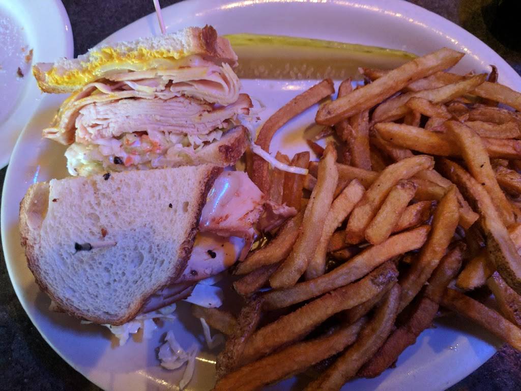 Johnny Js Pub & Grille, Lakes | restaurant | 3333 Manchester Rd # 3, Akron, OH 44319, USA | 3306447229 OR +1 330-644-7229