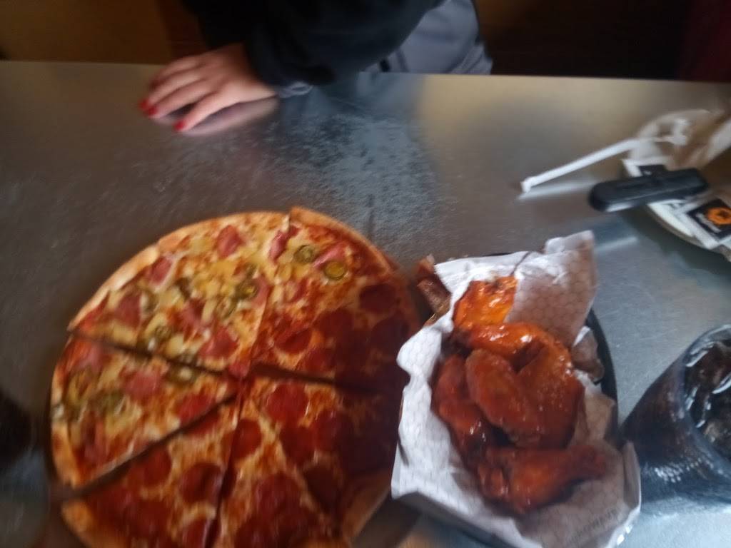 Pizza Hut | restaurant | 2352 N Park Dr, Holland, MI 49424, USA | 6163950200 OR +1 616-395-0200