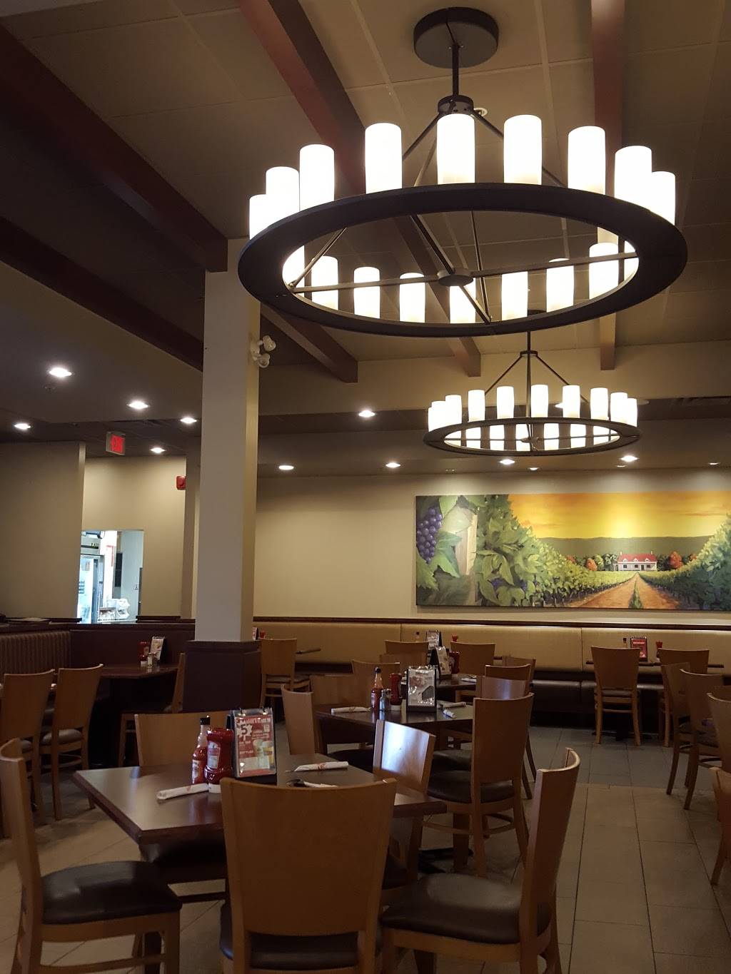 Swiss Chalet | restaurant | 10909 Yonge St, Richmond Hill, ON L4C 3E3, Canada | 9057800533 OR +1 905-780-0533