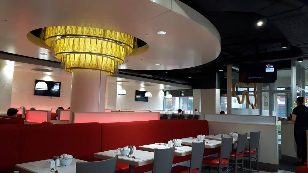 Allô! Mon Coco - Côte-des-Neiges | restaurant | 5685 Chemin de la Côte-des-Neiges, Montréal, QC H3T 1Y8, Canada | 5145084111 OR +1 514-508-4111