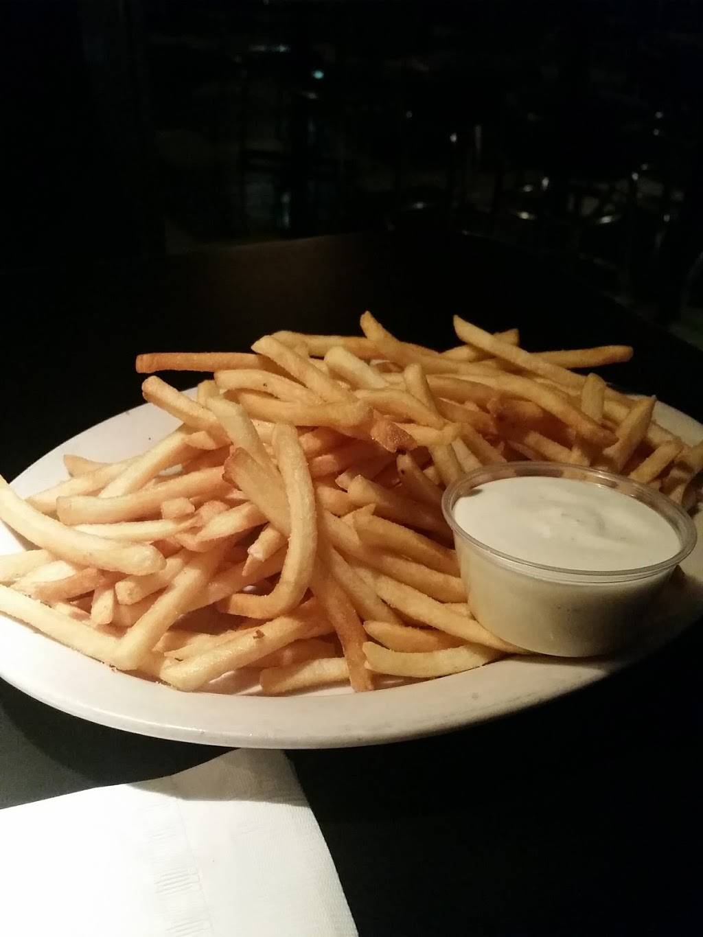 Holiday Club | restaurant | 4000 N Sheridan Rd, Chicago, IL 60613, USA | 7733489600 OR +1 773-348-9600