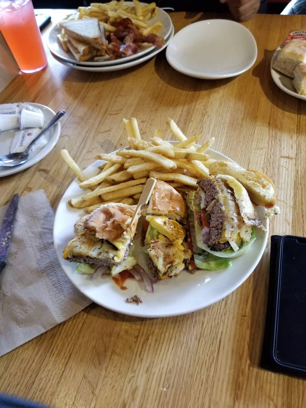 Applebees Grill + Bar | restaurant | 2201 Nostrand Ave, Brooklyn, NY 11210, USA | 3475053300 OR +1 347-505-3300