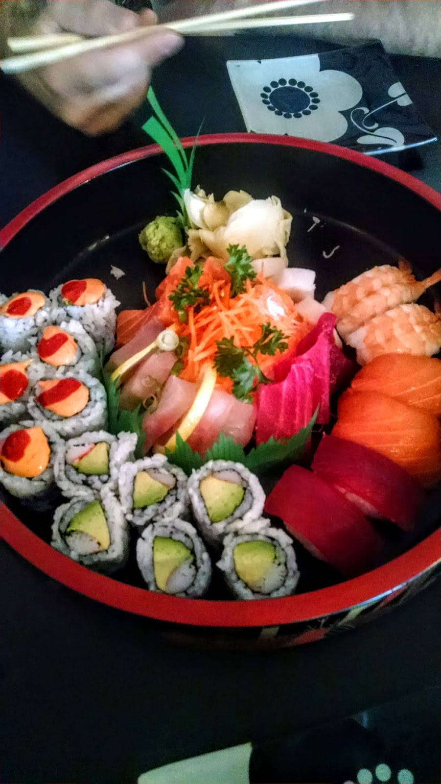 Youngs Sushi | restaurant | 4082 Clark Ave, Willoughby, OH 44094, USA | 4409510002 OR +1 440-951-0002