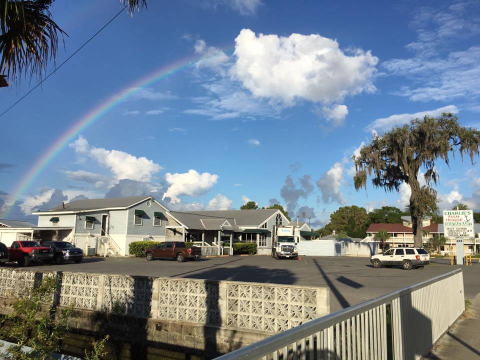 Charlies Fish House Restaurant | restaurant | 224 US-19, Crystal River, FL 34428, USA | 3527953949 OR +1 352-795-3949