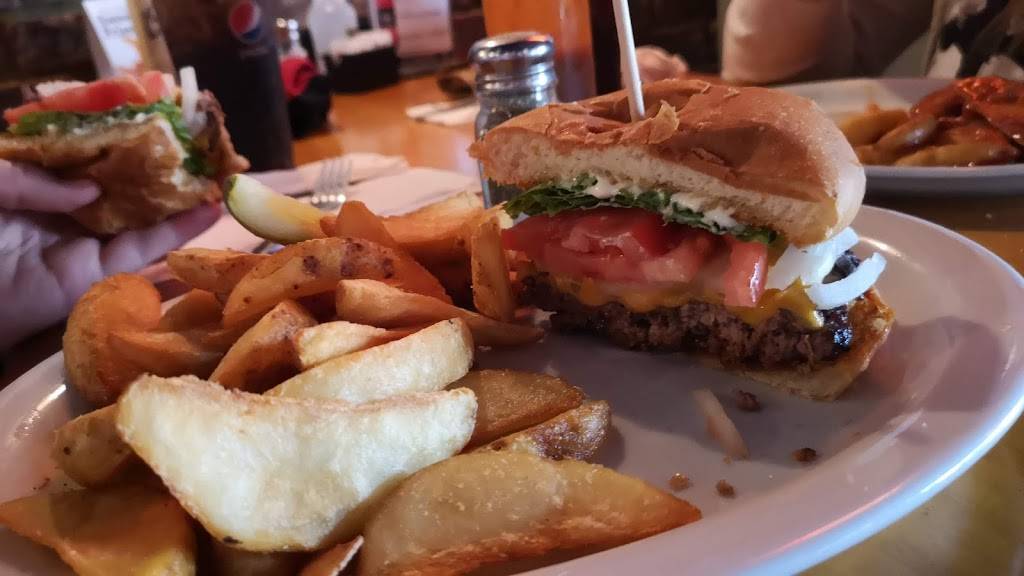 Gilligans | restaurant | 1270 Walker Rd, Windsor, ON N8Y 4T4, Canada | 5199710204 OR +1 519-971-0204