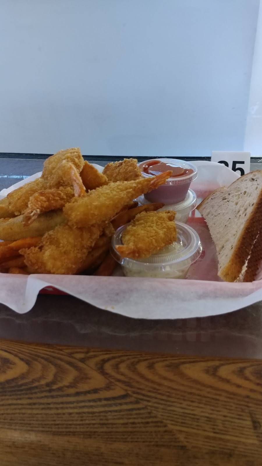 Plymouth Tap | restaurant | 101 E Mill St, Plymouth, WI 53073, USA | 9204495416 OR +1 920-449-5416