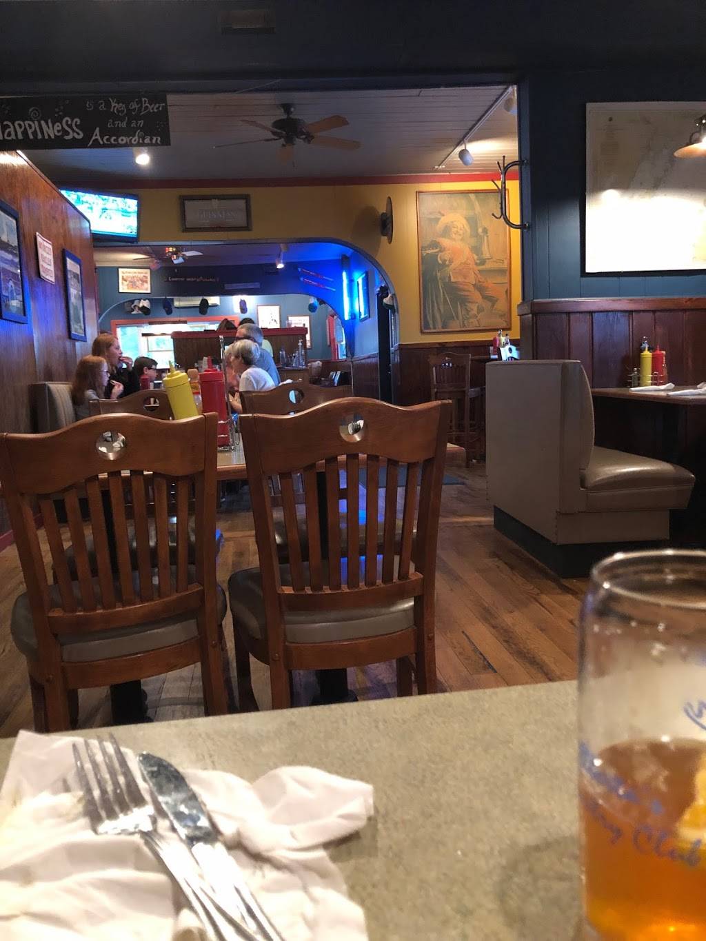 Mayfair Tavern | restaurant | 515 Frankfort Ave, Elberta, MI 49628, USA | 2313529136 OR +1 231-352-9136