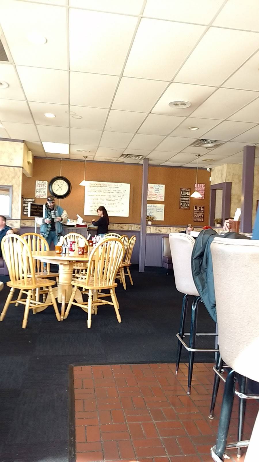 Samanthas Sunny Corner Restaurant | restaurant | 4025 Hills and Dales Rd NW, Canton, OH 44708, USA | 3304930523 OR +1 330-493-0523