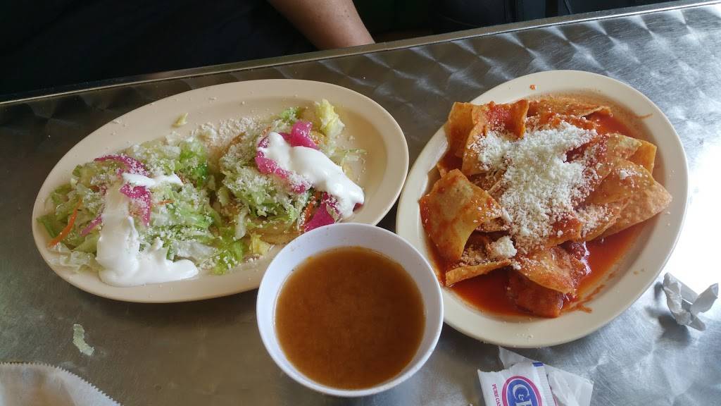 Cenaduria Gumacus | restaurant | 8646 State St, South Gate, CA 90280, USA | 3235665522 OR +1 323-566-5522