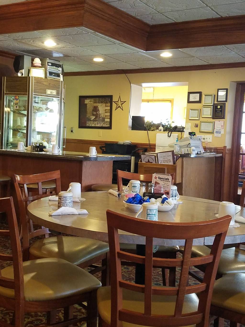 Star 34 Family Restaurant | restaurant | 336 W Church St, Sandwich, IL 60548, USA | 8157869898 OR +1 815-786-9898