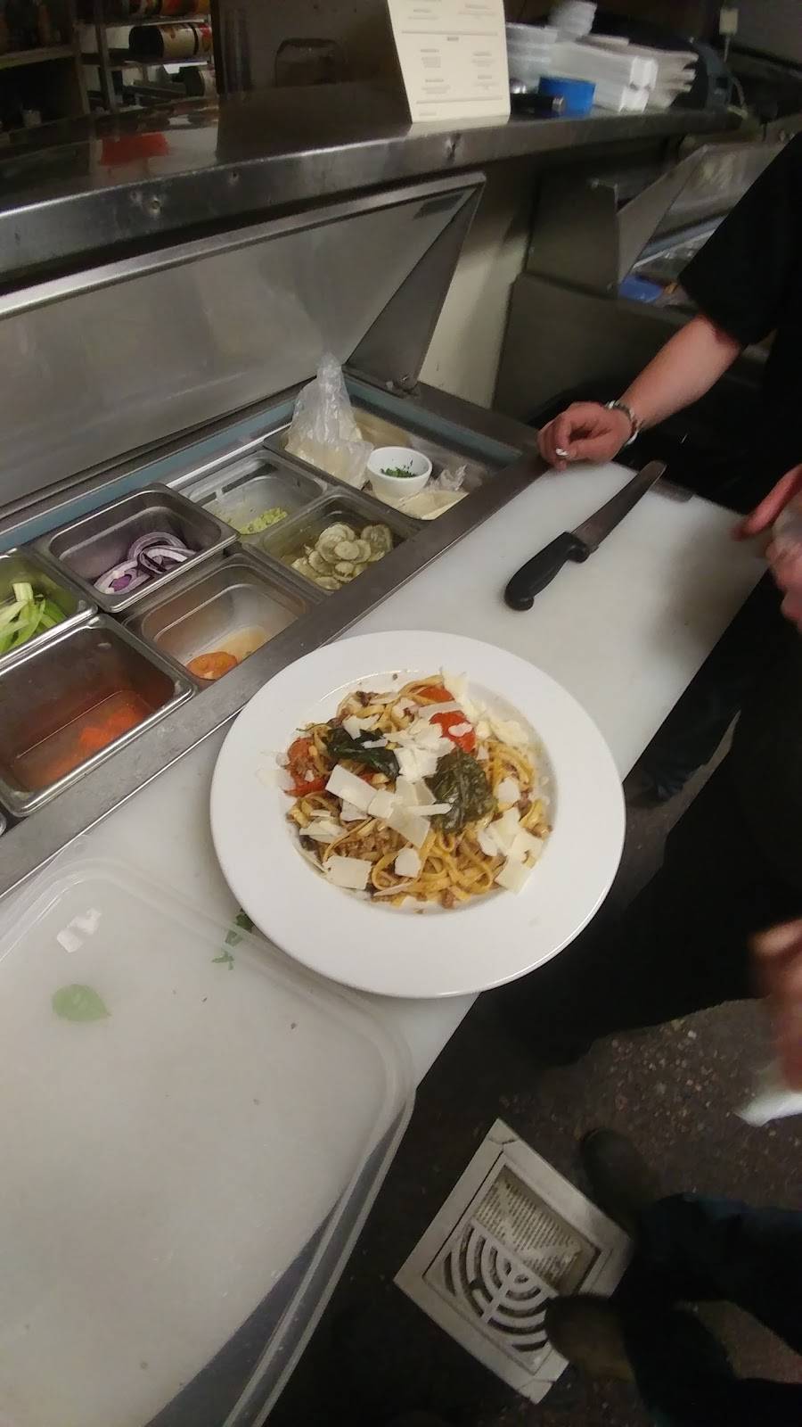 W.T. Shortys Sports Grill | restaurant | 990 S Oneida St, Denver, CO 80224, USA | 3033882883 OR +1 303-388-2883