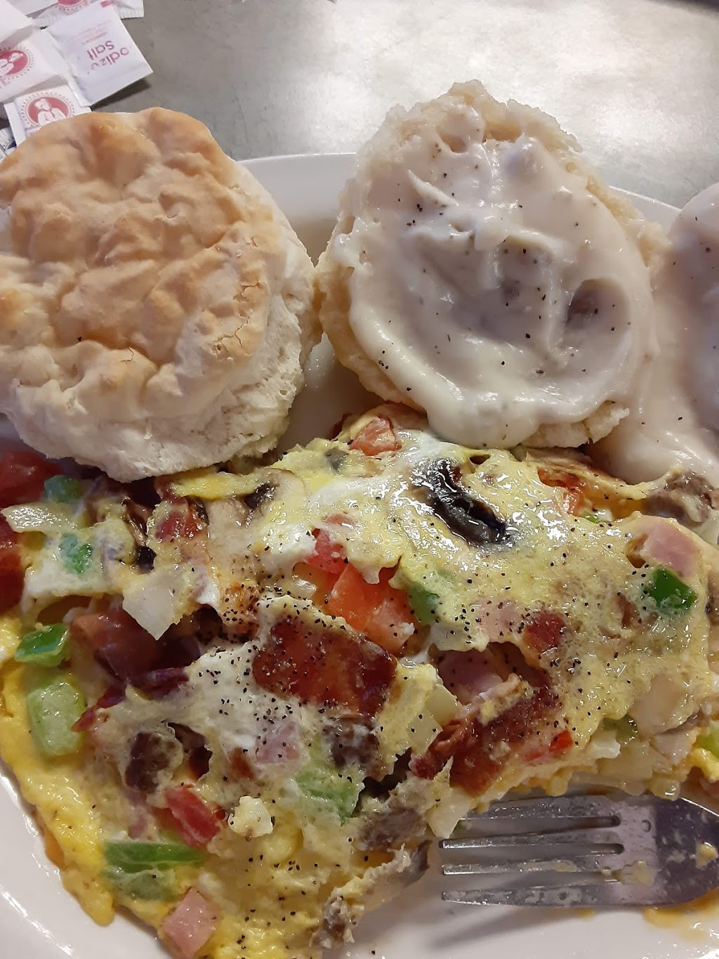 Crossroads Cafe | restaurant | 109 S Worthington Dr, West Memphis, AR 72301, USA | 8707353800 OR +1 870-735-3800