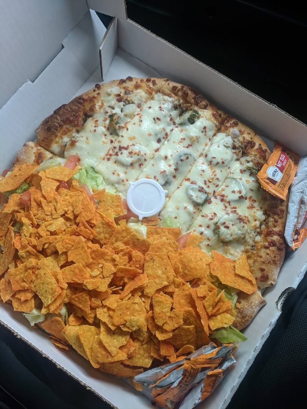 Uncle Bills Pizza | restaurant | 1407 E Locust St, Davenport, IA 52803, USA | 5633228600 OR +1 563-322-8600