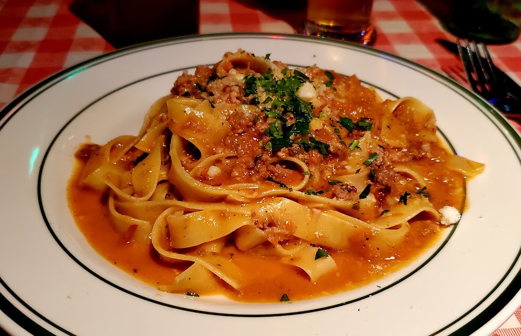 Tony & Elaines | restaurant | 111 N Washington St, Boston, MA 02114, USA | 6175800321 OR +1 617-580-0321