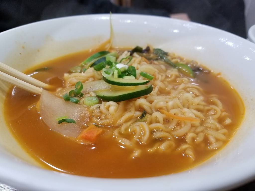 Rolly Kimbab | restaurant | 16316 Northern Blvd, Flushing, NY 11358, USA | 7186611544 OR +1 718-661-1544