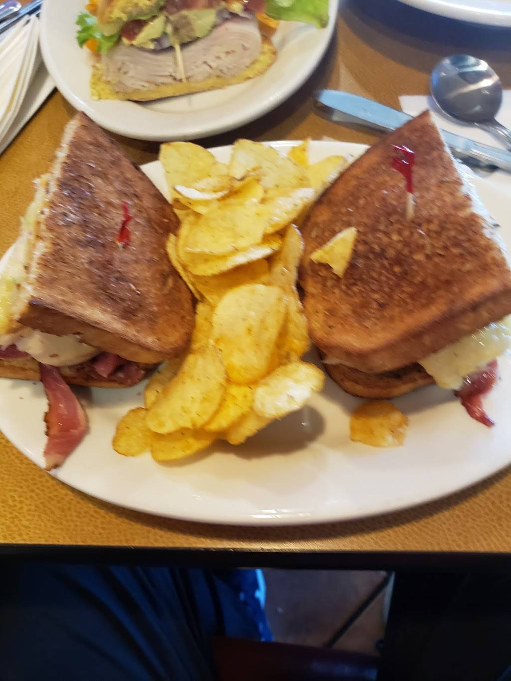 Jasons Deli | restaurant | 100 N City Pkwy, Las Vegas, NV 89106, USA | 7023660130 OR +1 702-366-0130