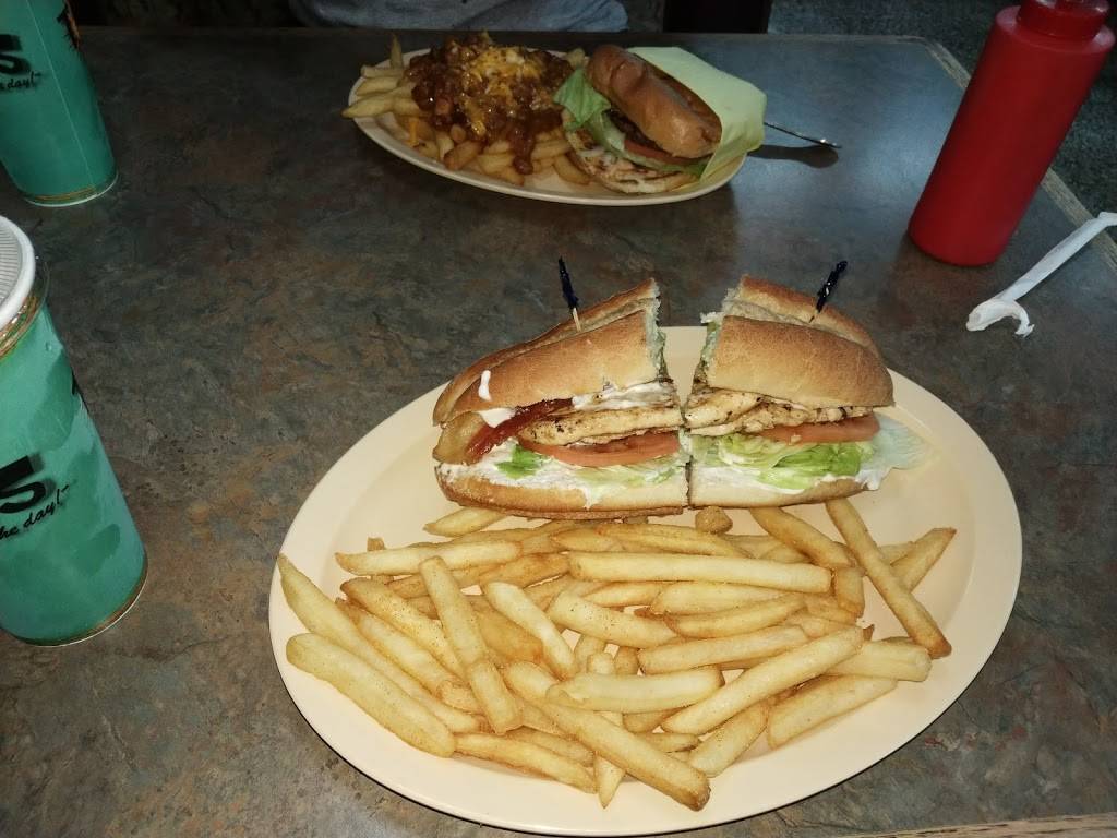 Gus Burgers | restaurant | 307 W Pacific Coast Hwy, Wilmington, CA 90744, USA | 3108345690 OR +1 310-834-5690