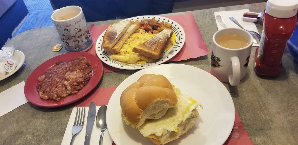 Maddies | restaurant | 395 Main St, East Hartford, CT 06118, USA | 8605697339 OR +1 860-569-7339