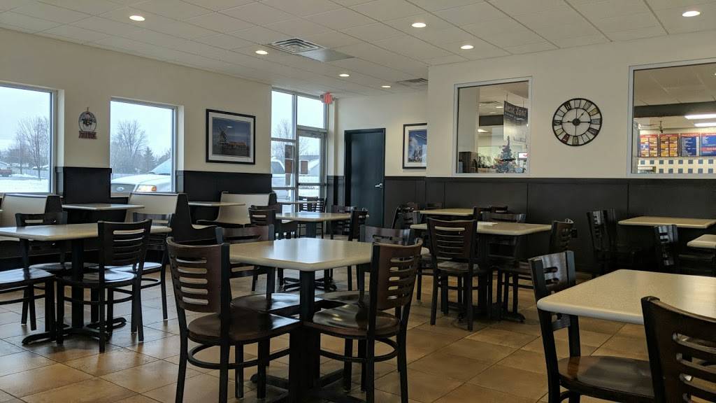 Toms Drive-In | restaurant | 1915 Freedom Rd, Little Chute, WI 54140, USA | 9207888756 OR +1 920-788-8756