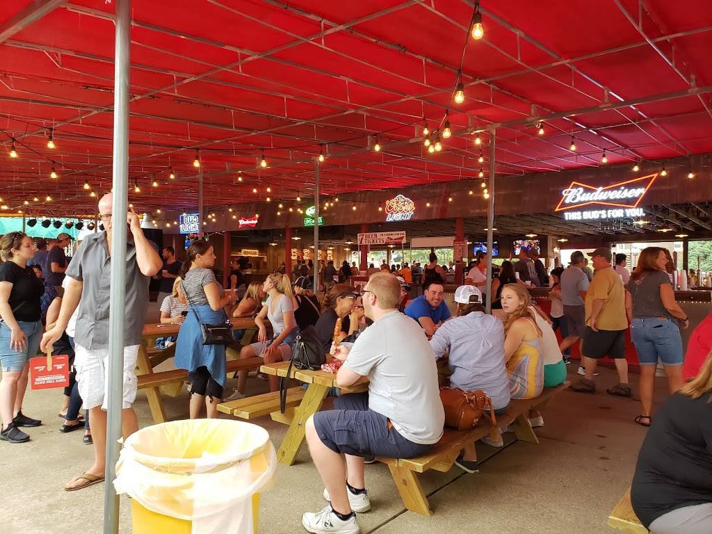 Bud Tent | restaurant | 3000 E Grand Ave, Des Moines, IA 50317, USA | 5152081320 OR +1 515-208-1320