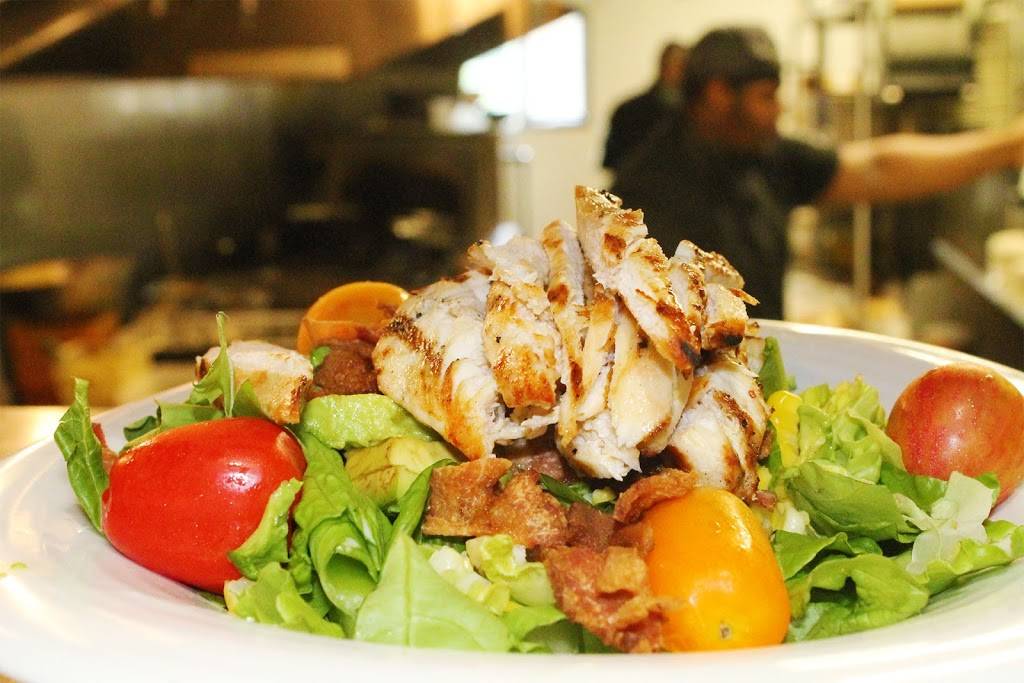 Ice House Bar & Grill | restaurant | 136 Huttleston Ave, Fairhaven, MA 02719, USA | 5089922337 OR +1 508-992-2337