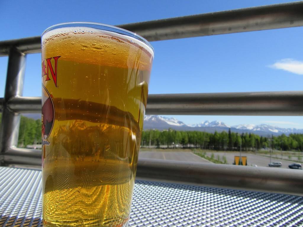 Varsity Sports Grill | restaurant | 3550 Providence Dr, Anchorage, AK 99508, USA | 9077867835 OR +1 907-786-7835