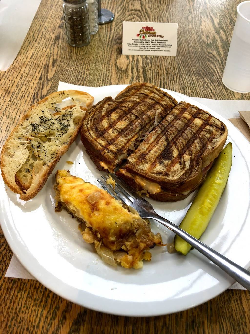 Ivy Bake Shoppe & Cafe | restaurant | 309 S Gear Ave, West Burlington, IA 52655, USA | 3197524981 OR +1 319-752-4981