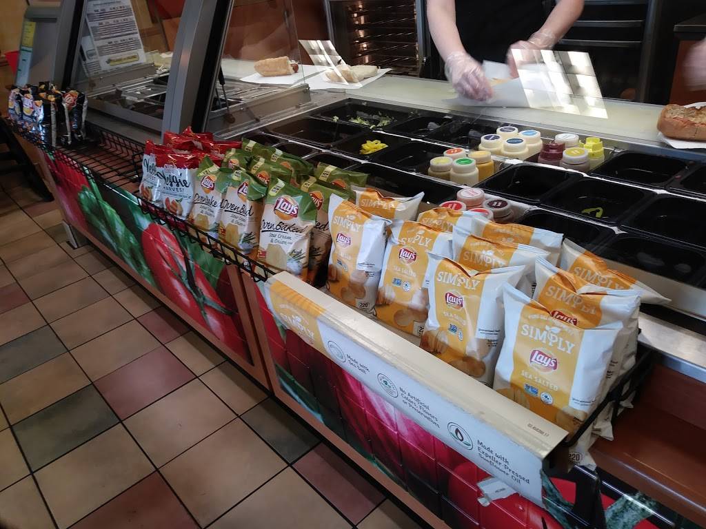 Subway | restaurant | 5240 Dixie Hwy, Louisville, KY 40216, USA | 5024472124 OR +1 502-447-2124