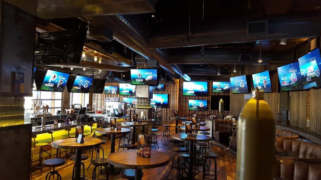 Bombshells | restaurant | 7501 N Stemmons Fwy, Dallas, TX 75247, USA | 2142672662 OR +1 214-267-2662