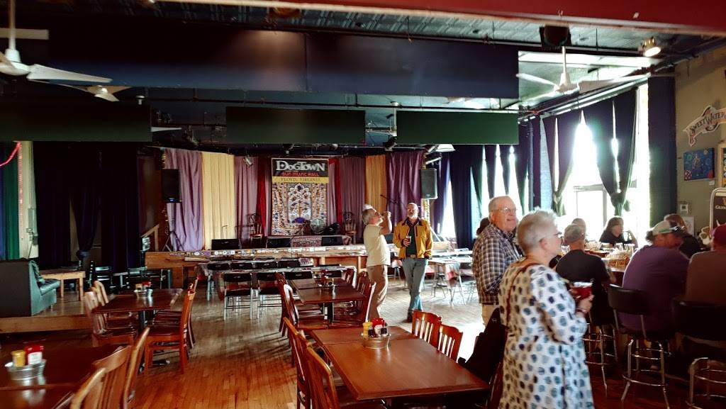 Dogtown Roadhouse | restaurant | 302 S Locust St, Floyd, VA 24091, USA | 5407456836 OR +1 540-745-6836