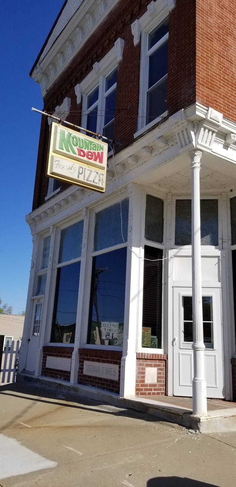 Family Pizza | restaurant | 309 E Main St, Vienna, IL 62995, USA | 6186589025 OR +1 618-658-9025