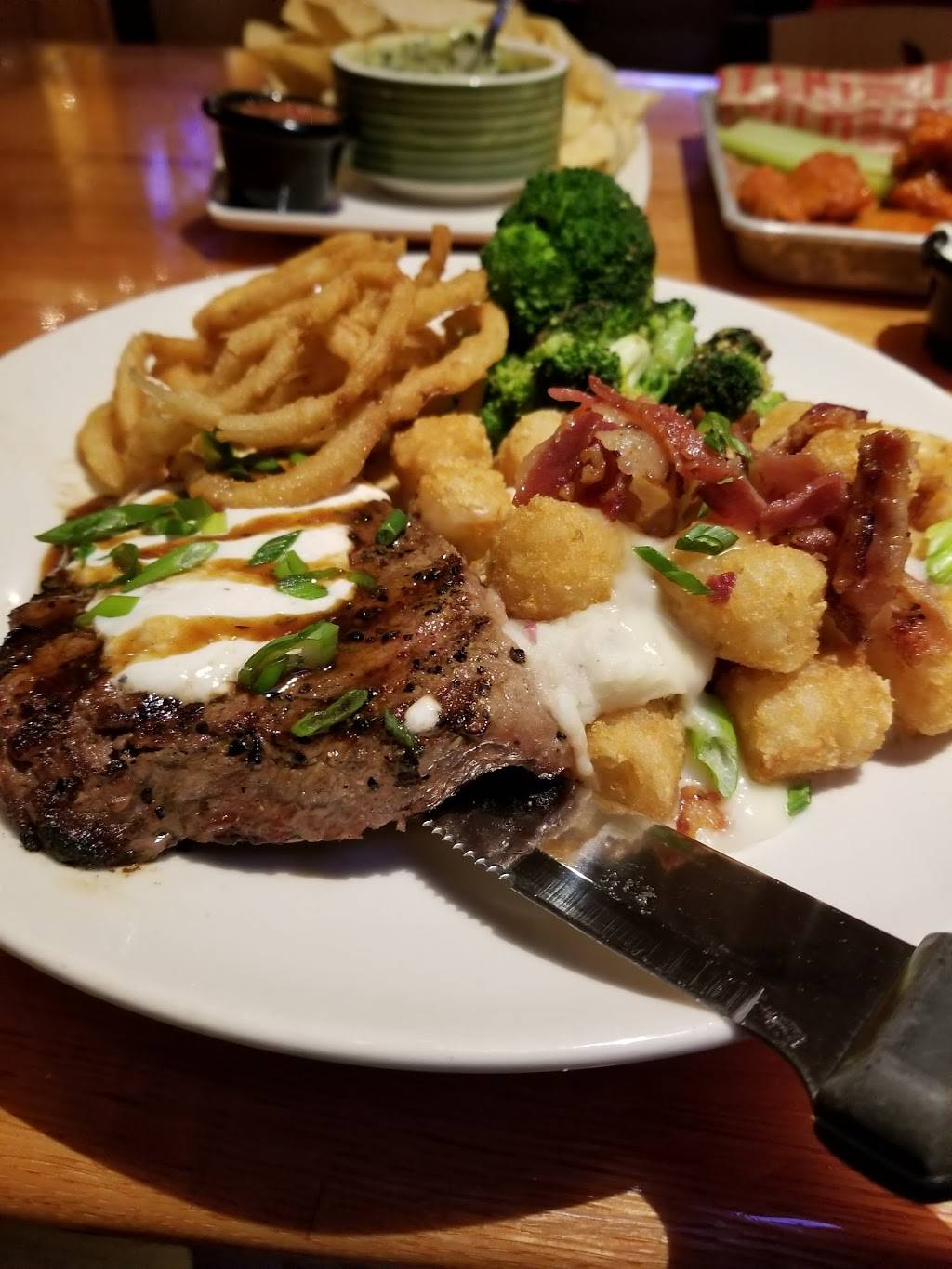 Applebees Grill + Bar | restaurant | 991 Beards Hill Rd, Aberdeen, MD 21001, USA | 4102737846 OR +1 410-273-7846