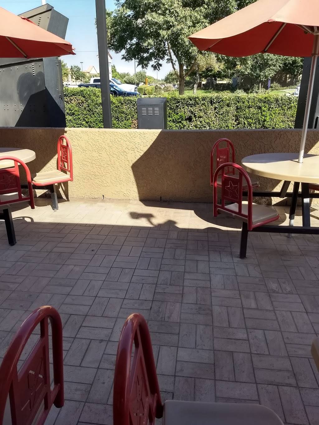 Carls Jr. | restaurant | 1527 Hillman St, Tulare, CA 93274, USA | 5596878127 OR +1 559-687-8127