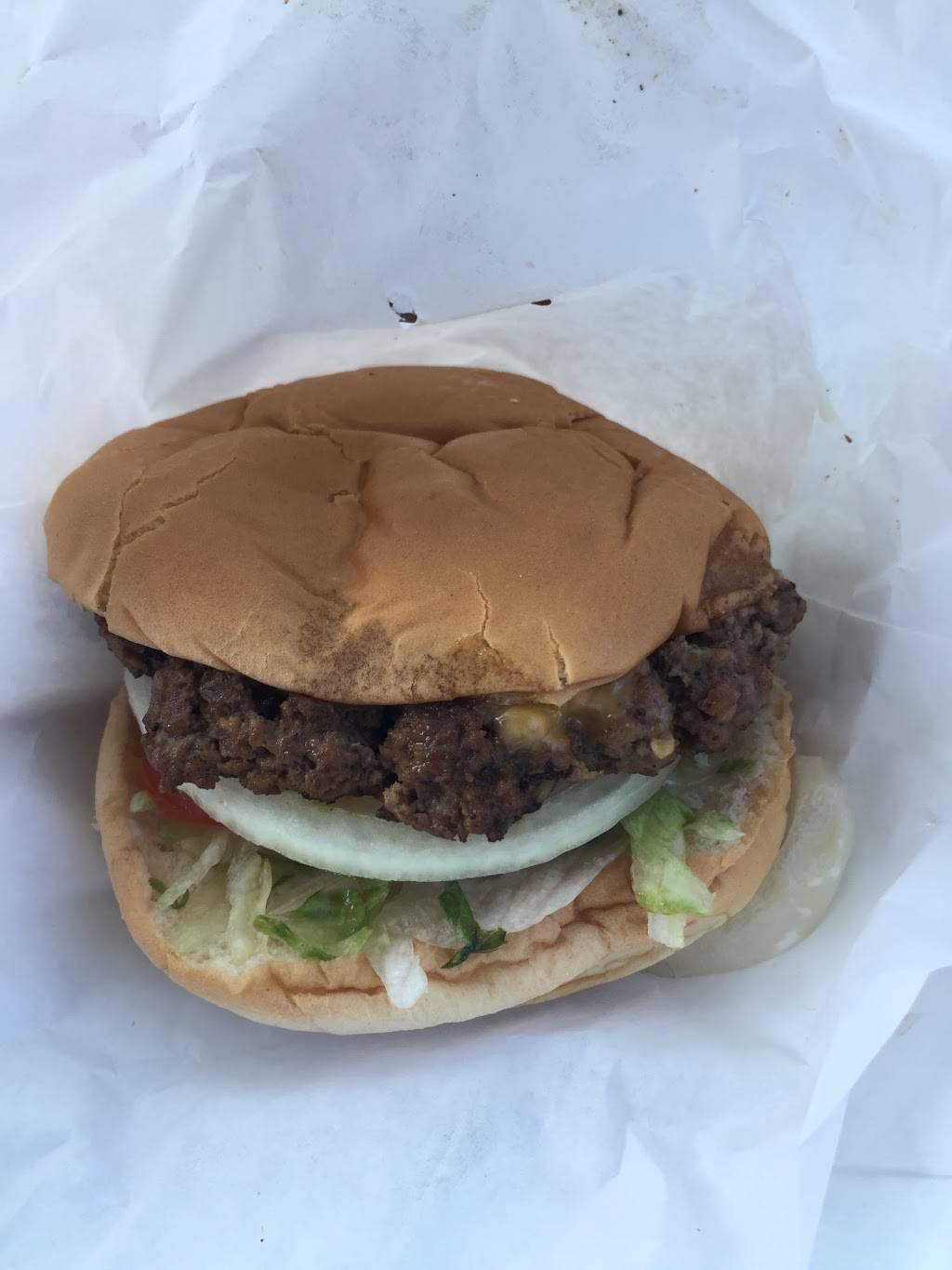 Bevs Better Burgers | restaurant | 15010 N Main St, Alachua, FL 32615, USA | 3864622670 OR +1 386-462-2670