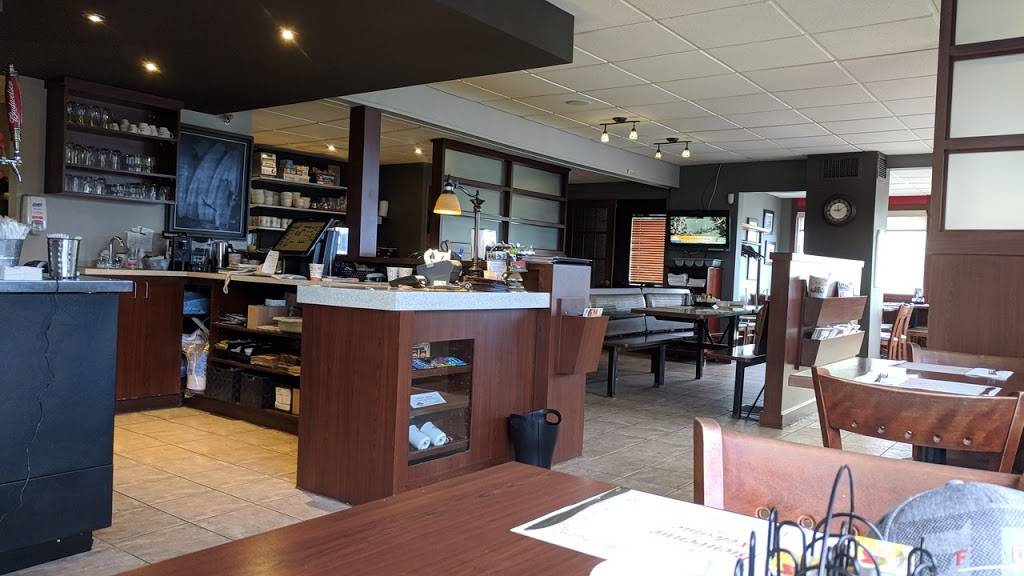 Resto Bar Hélène | restaurant | 9030, rue de la Montagne, Valcourt, QC J0E 2L0, Canada | 4505323575 OR +1 450-532-3575